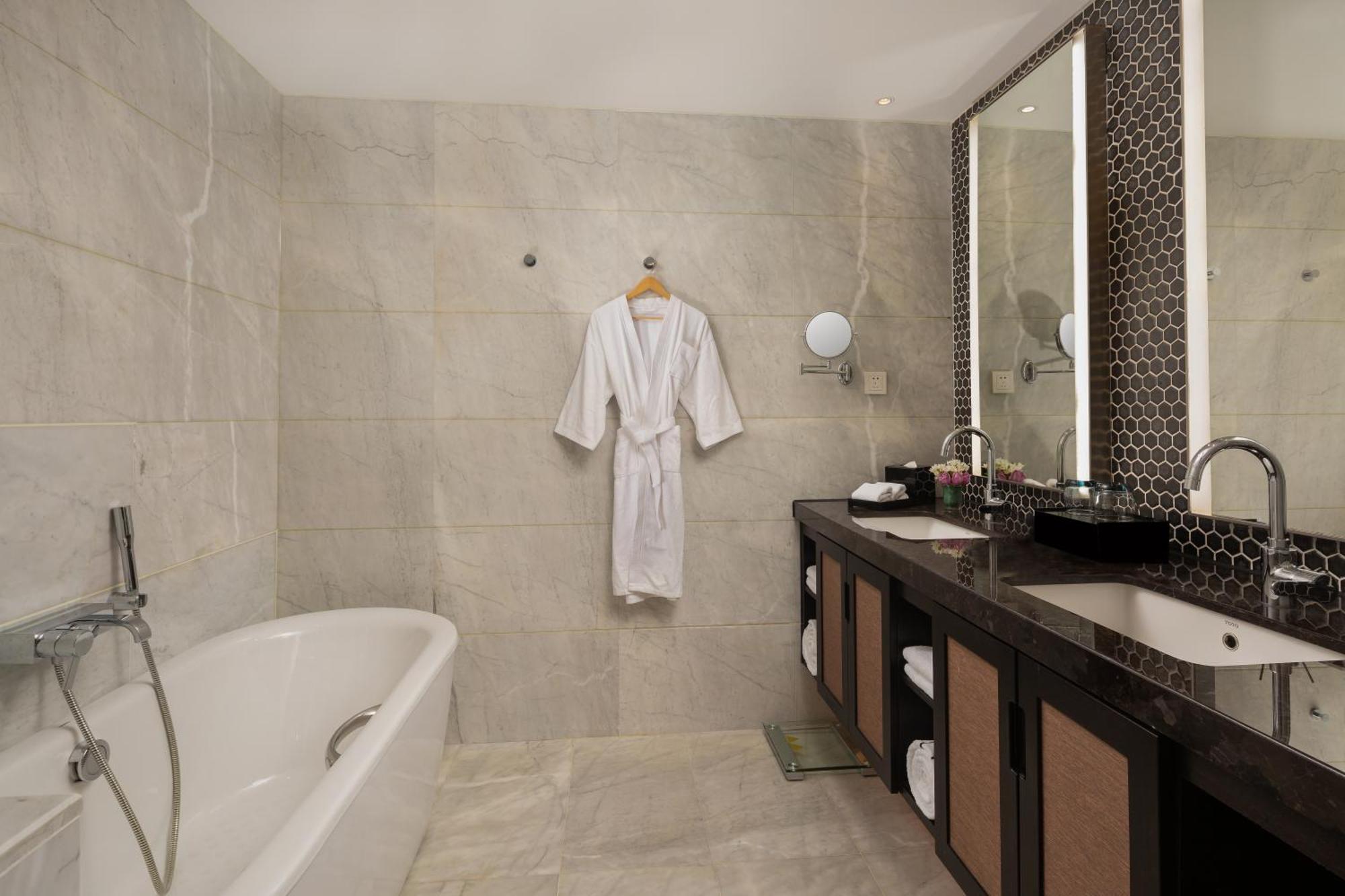 Doubletree By Hilton Hongqiao Hotel